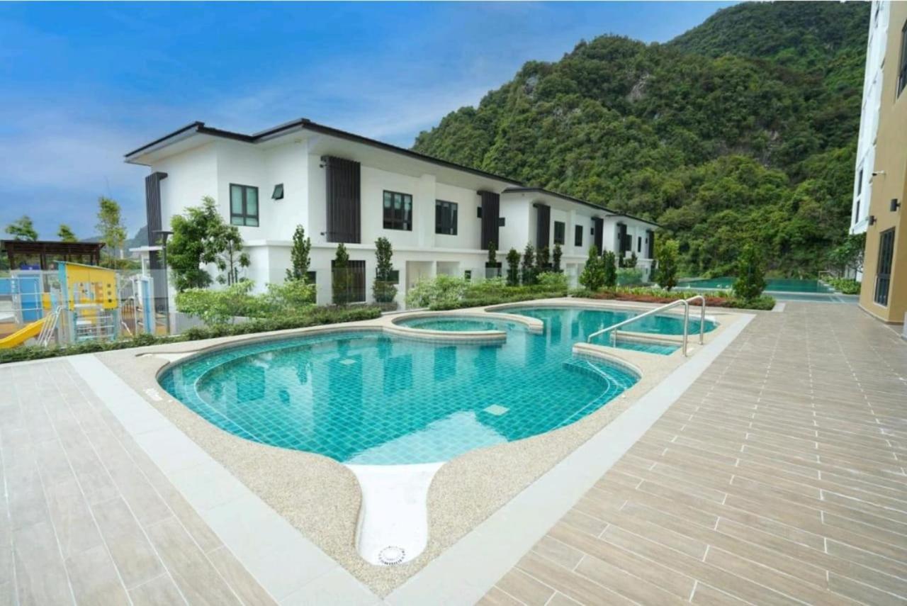 Hotspring 2 Premium 1510 Sunway Onsen Theme Park View, 5pax *